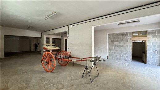 P  R  E  Z  Z  O     R  I  B  A  S  S  A  T  O  -  Locale Deposito con Spazio Esterno Privato